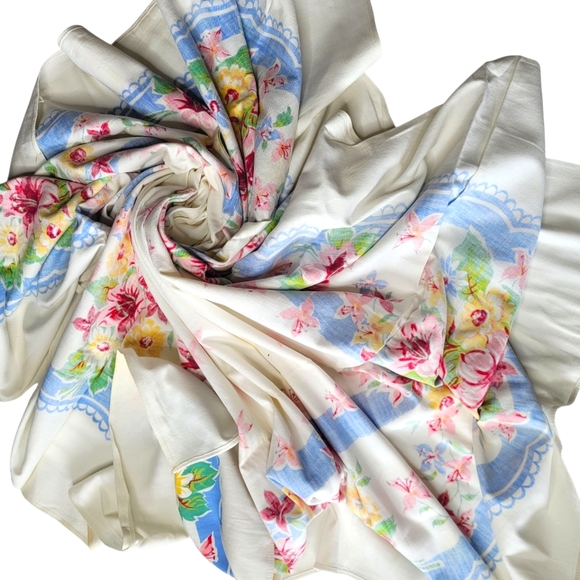 Vintage Floral Tablecloth - Picture 4 of 4